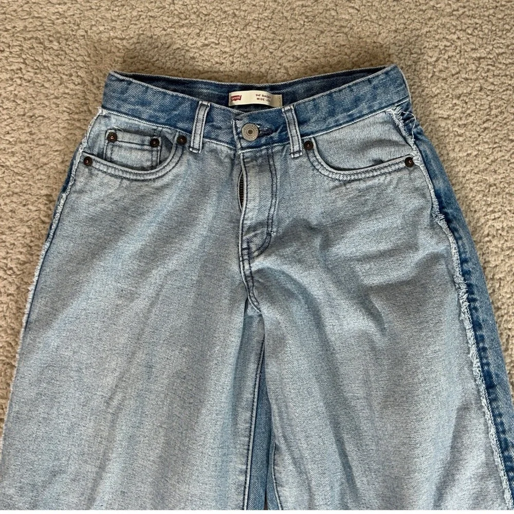 Levi's 94 Baggy Wide Leg Jeans Light Wash Denim Cropped Raw Hem Size 10  Reg